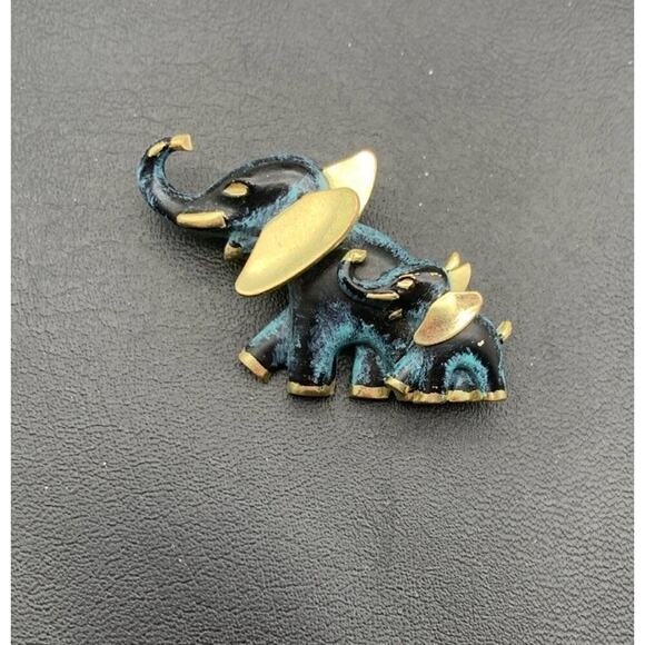 Vintage Gold Tone And Enamel Momma And Baby Elephant Brooch - Picture 1 of 4